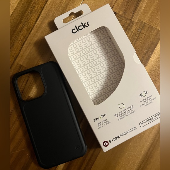New Clckr iPhone 15 pro carbon black case - Picture 3 of 3